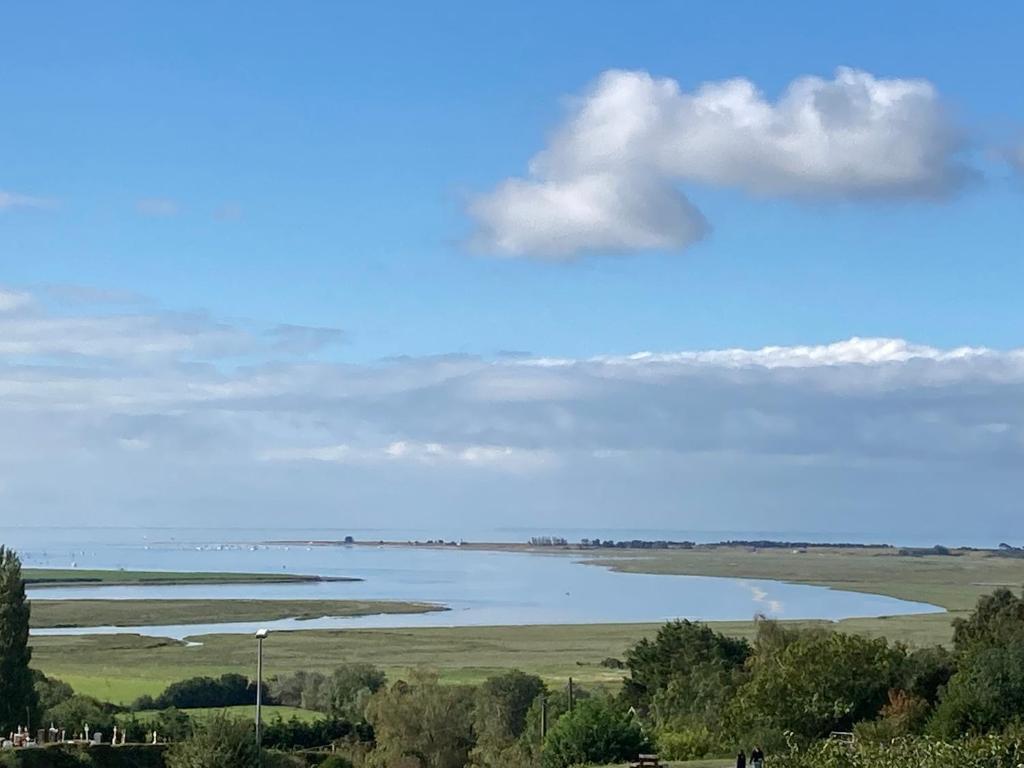 Grange rénovée à neuf avec vue sur la baie 591 Rue de l'Amiral, 50200 Tourville-sur-Sienne