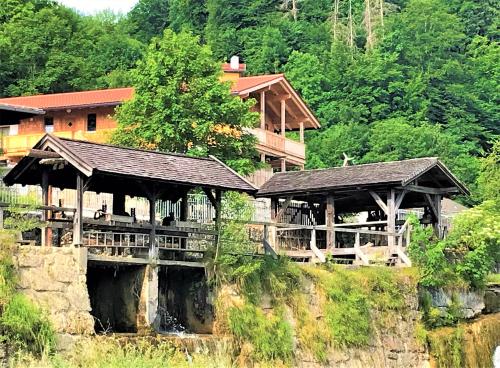 große Fewo im Alpen-Landhaus zwischen See, Berg und Bach