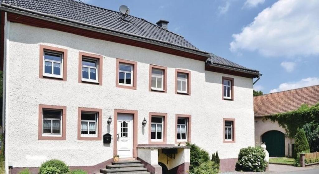 Großes Ferienhaus bis 12 Personen im Mittelpunkt der Vulkaneifel -freies WLAN Hauptstraße 1, 54552 Udler
