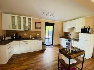 Großzügiges Ferienhaus am Senftenberger See mit 2 Terrassen