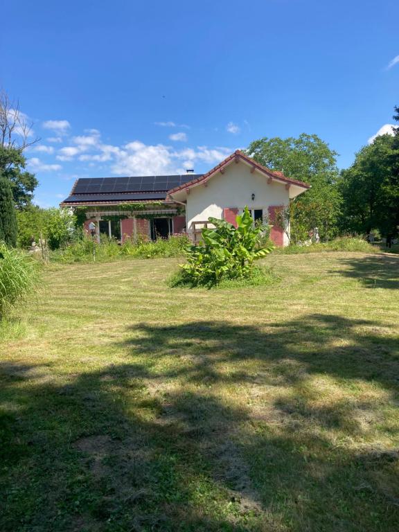 Maison de vacances Groot huis met tuin op het platteland 1401 Rue de Chavenne 71310 La Chapelle-Saint-Sauveur