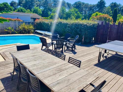 Grosszügiges Ferienhaus mit Pool in Le Porge