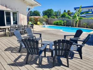 Grosszügiges Ferienhaus mit Pool in Le Porge