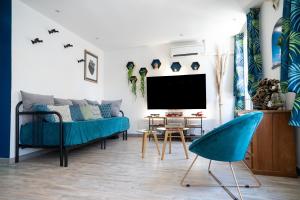 GuestReady - A blue touch near the airport