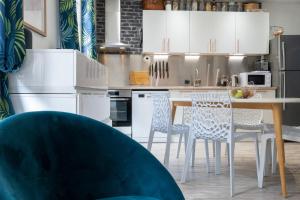 GuestReady - A blue touch near the airport