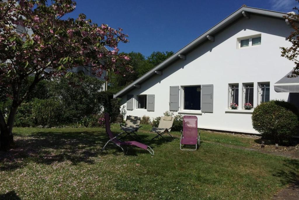 GuestReady - House with south facing garden 6 Rue des Cerisiers, 64600 Anglet