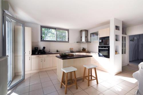 Guilhermy - Maison contemporaine avec jardin