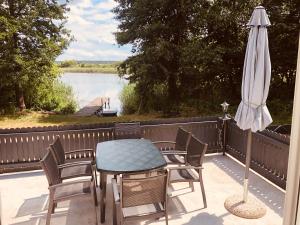 Haus am See mit Steg, Boot, Kamin und Sauna - Mecklenburgische Seenplatte