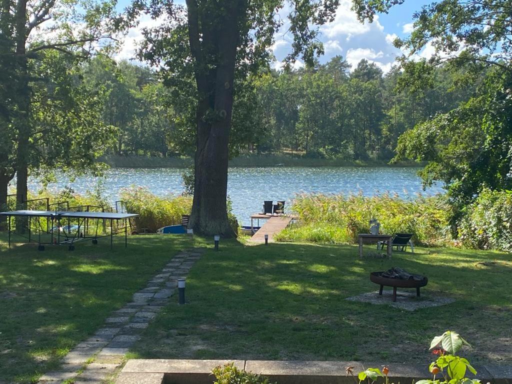 Maison de vacances Haus am See mit Steg und Boot 88 Straße am See 16348 Wandlitz