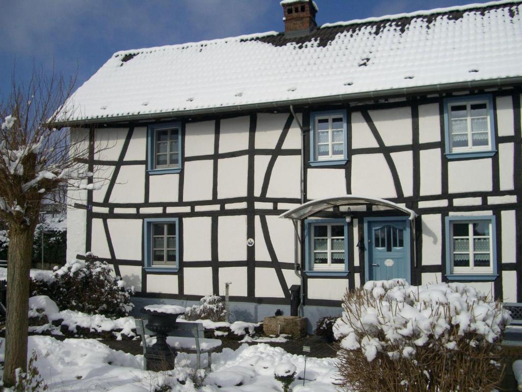 Haus-Hoeppches Neuhoferstr. 1, 53945 Blankenheim