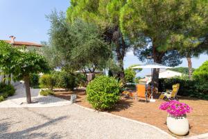 Haus mit Garten über der Bucht von Cannes