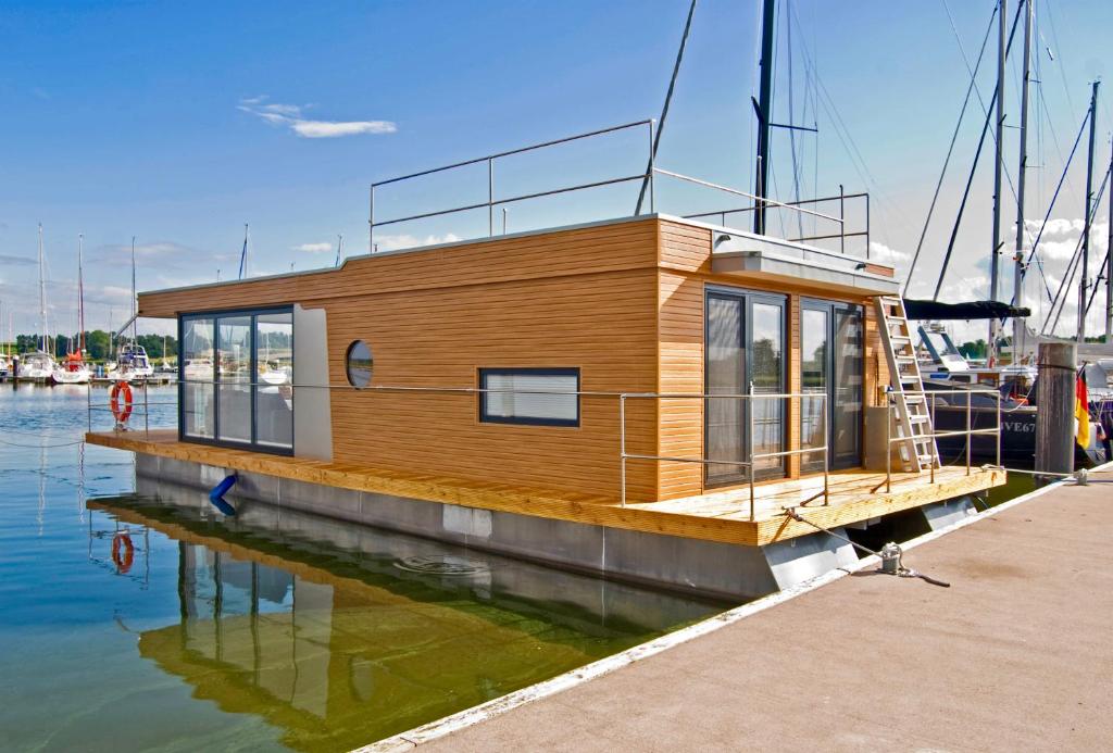 Maison de vacances Hausboot Tollow Hafenstraße 9 17440 Kröslin