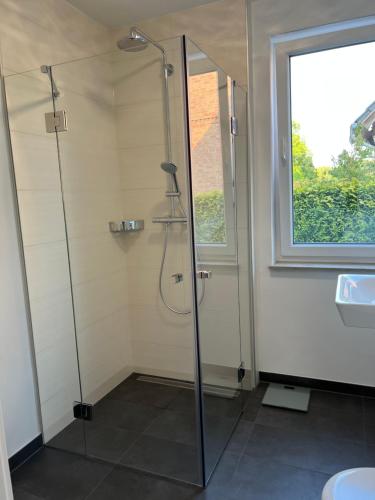 Haushälfte mit Garten, Kamin, Grill & Whirlpool nähe BER