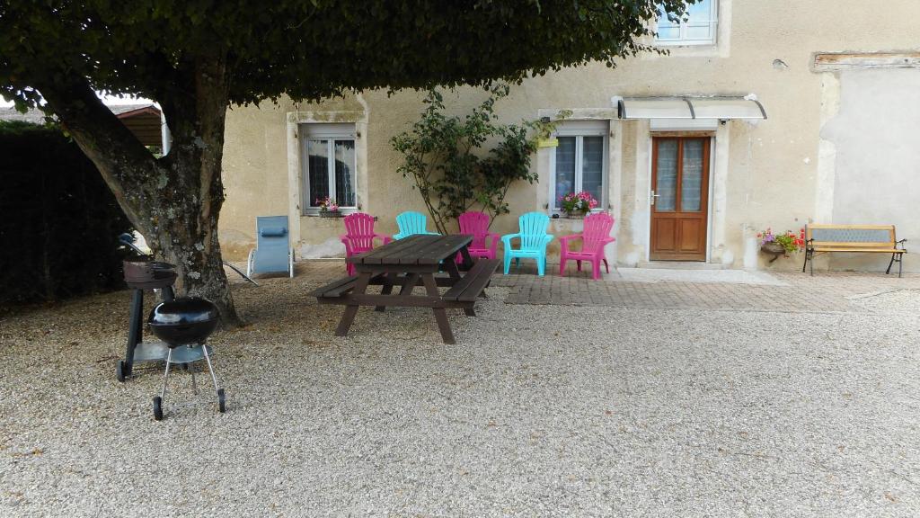 Maison de vacances Hébergement les cheminées 4 route de Saint-Loup 39120 Chemin