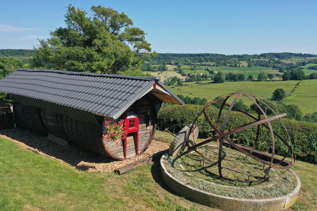 Maison de vacances Hébergements Insolites dans tonneaux - Gite Le Coup de Foudre Le Pont de Vie 61120 Vimoutiers