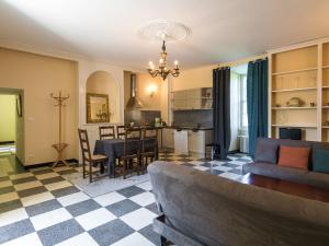 Heritage Castle in Chaleix with shared pool