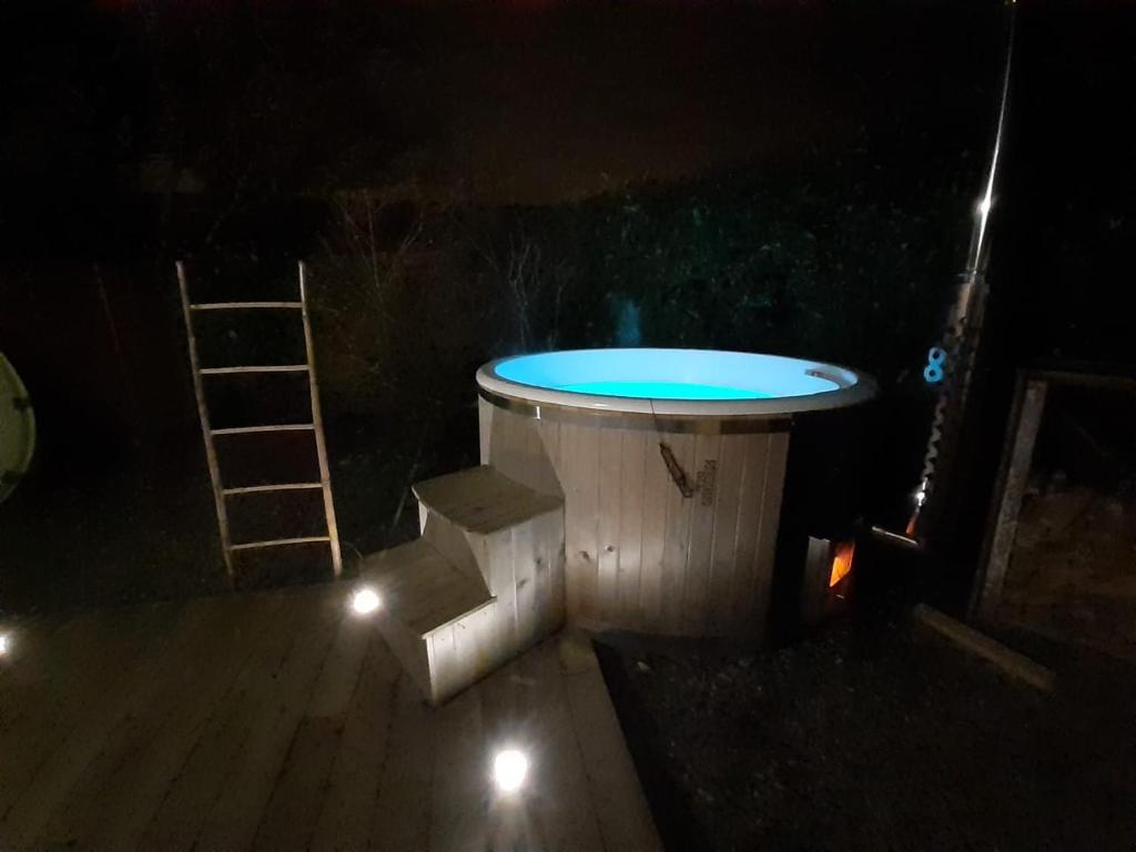 Hexagonal Tower for 2 with shared pool 21140 Semur-en-Auxois