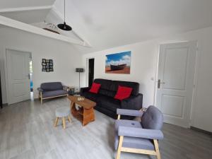 High quality chalet in bucolic setting, Plouégat-Guérand