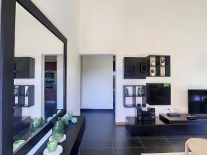 Hillside House by MHM