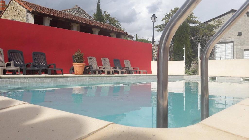 Historical castle in Montbrun les Bains with pool 26570 Montbrun-les-Bains