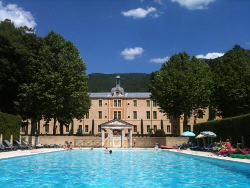 Historical castle in Montbrun les Bains with pool