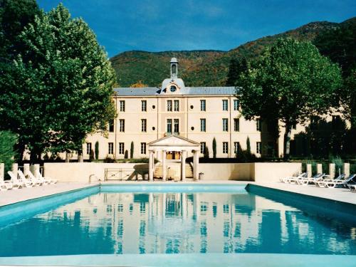 Historical castle in Montbrun les Bains with pool