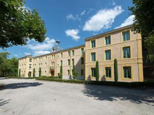 Historical castle in Montbrun les Bains with pool