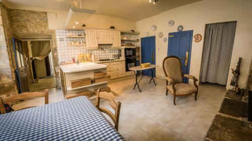 Historical house with character, calm and space