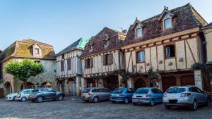 Historical house with character, calm and space