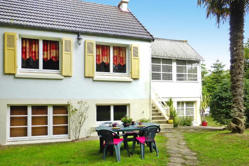 Holiday home 150m from the sea