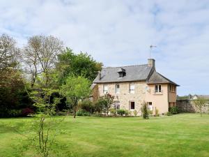 Holiday Home A l'Orée du Bois - TRE100