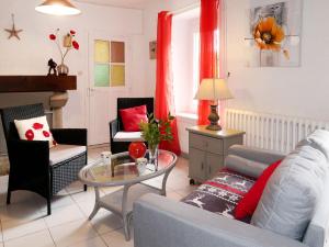 Holiday Home A l'Orée du Bois - TRE100