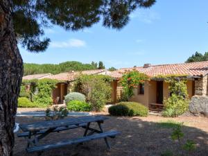 Maison de vacances Holiday Home Alba Rossa - SFO100  20140 Serra-di-Ferro Corse