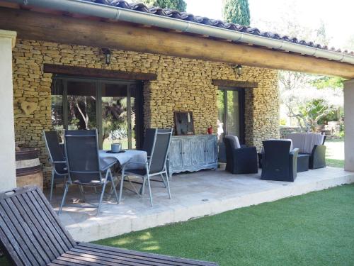 holiday home, Bédarrides