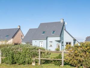 Holiday Home Blue House - BAY403