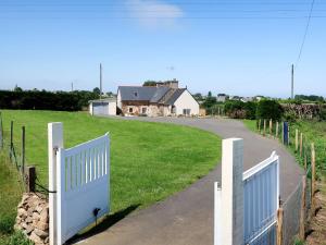 Holiday Home Chez Yvonne - PBA116