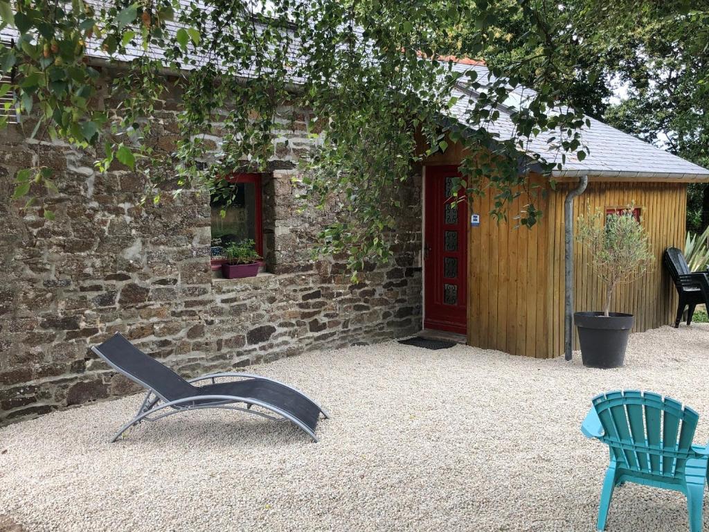 Holiday Home Entre Terre et Mer - PLR200 29430 Plounévez-Lochrist
