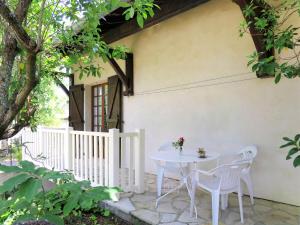 Holiday Home Eucalyptus - LIX110