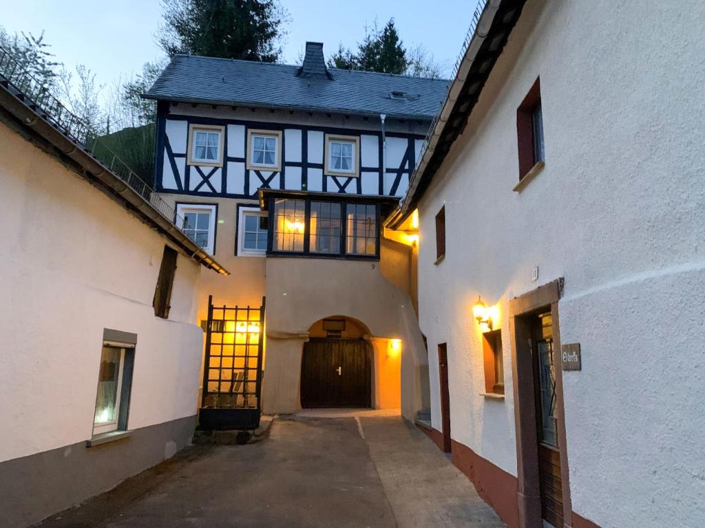 Holiday Home Ferienhaus Ritterstube , 56766 Ulmen