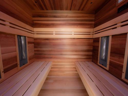 Holiday Home for 10 Guests With Pool Spa and Sauna