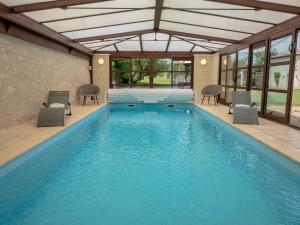 Maison de vacances Holiday Home for 10 Guests With Pool Spa and Sauna 60 Rue des amandiers 49260 Vaudelnay Pays de la Loire