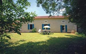 Holiday home Grignols with a Fireplace 324