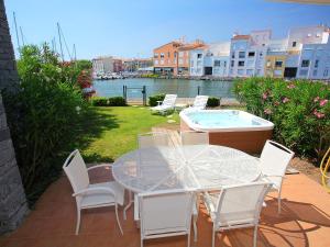 Maison de vacances Holiday Home Île St Martin  34300 Le Cap d\'Agde Languedoc-Roussillon