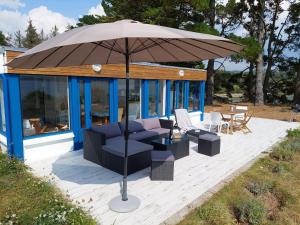 Holiday home in a secluded location surrounded by the sea, Hanvec