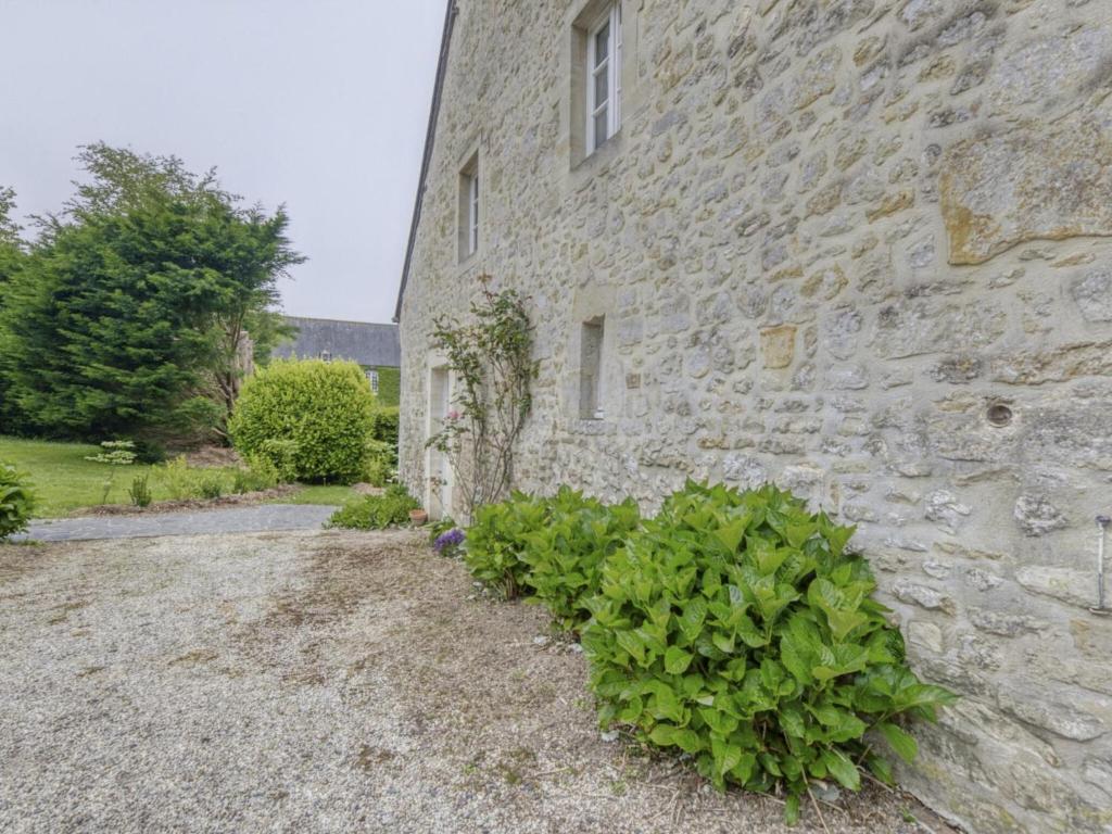 Holiday Home in Aignerville near Omaha Beach with Garden , 14710 Aignerville