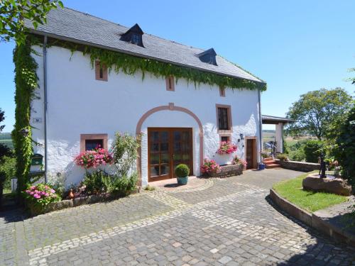 Holiday Home in Ittel with Balcony Heating BBQ Parking