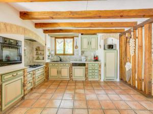 Maison de vacances Holiday Home in Laluque with Terrace Garden and Barbecue  40465 Laluque Aquitaine