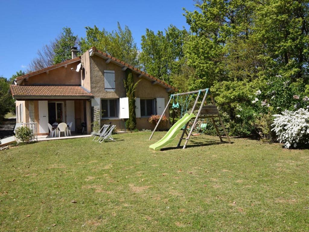 Maison de vacances Holiday home in magnificent natural setting with breathtaking view  26260 Bathernay