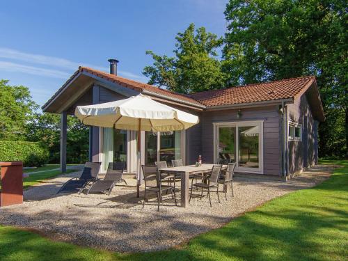Holiday Home in Oradour sur Vayres with Private Terrace