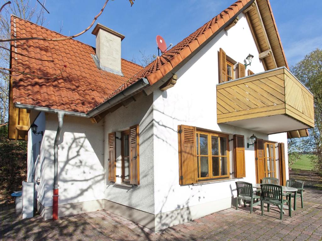Holiday home in the Kn llgebirge with balcony garden and lovely view , 36286 Neuenstein